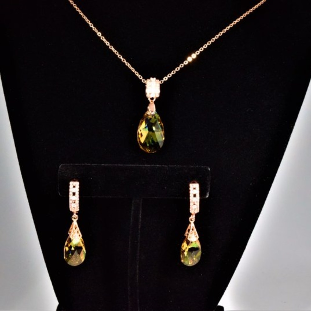 Swarovski Crystals Dangling Earrings &Necklace Set